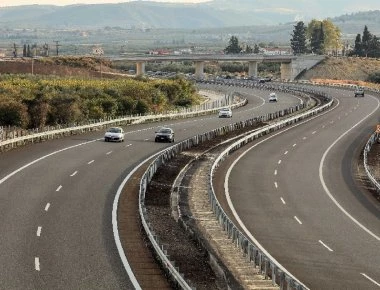 Αγρίνιο: Η Εθνική Οδός γέμισε... χαρτονομίσματα